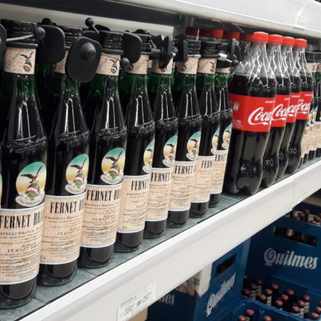Intentó robar una botella de fernet y fue aprehendido en la zona de la playa