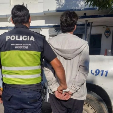 Detenido por violar una restricción de acercamiento y generar un conflicto frente a la casa de su ex pareja