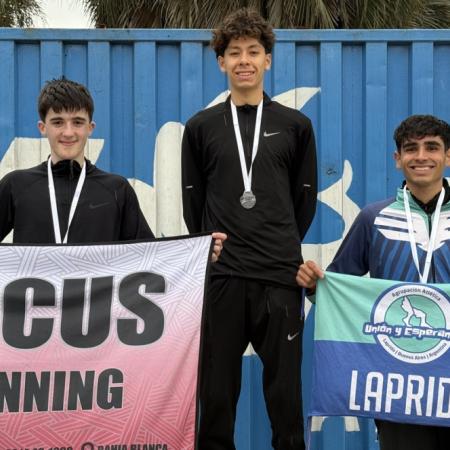 Tiago Rojas puso a Necochea en lo más alto de la provincia al consagrarse campeón U20 de los 5000 metros