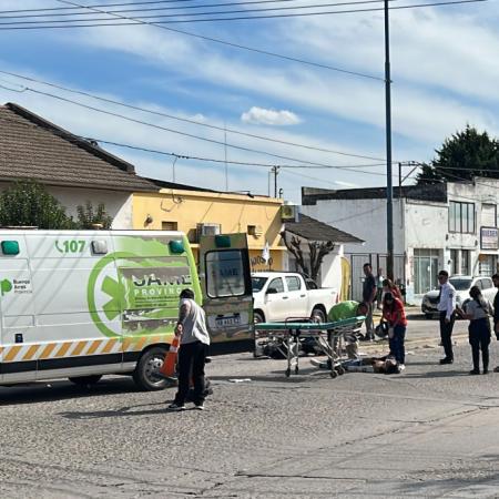 Choque entre motocicletas en plena avenida dejó varios heridos y generó un amplio operativo