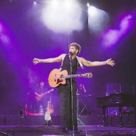 Cuenta regresiva para Axel en Necochea: el 25 de abril llega al Cine Teatro París con su “25 Tour”