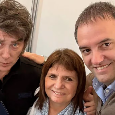 Milei salió a defender a Adorni y lanzó una amenaza tras la presión de Bullrich