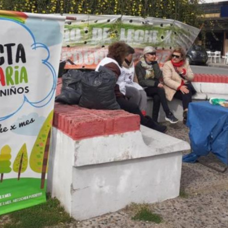 La solidaridad volvió a ponerse en marcha y ya reunieron más de mil litros de leche para ayudar a merenderos