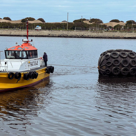 Puerto Quequén completó el recambio de defensas en los muelles