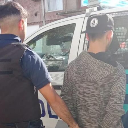 Amenazó de muerte a un policía e intentó atacarlo con un cuchillo