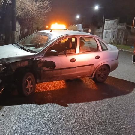 Choque entre un Corsa y un Renault 12 en calle 57: ambos vehículos fueron secuestrados