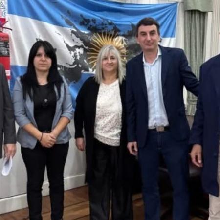 Mientras la Ruta 228 colapsa, los libertarios locales eligen las redes sociales antes que la gestión