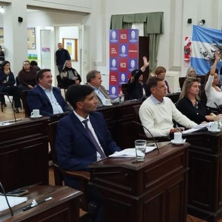 Rechazaron la rendición de cuentas del Ejecutivo y libertarios propusieron cobrar más a los puestos ambulantes para corregir el déficit
