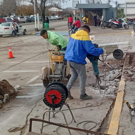 Realizan obras para optimizar la accesibilidad y el ingreso de ambulancias al Hospital Ferreyra