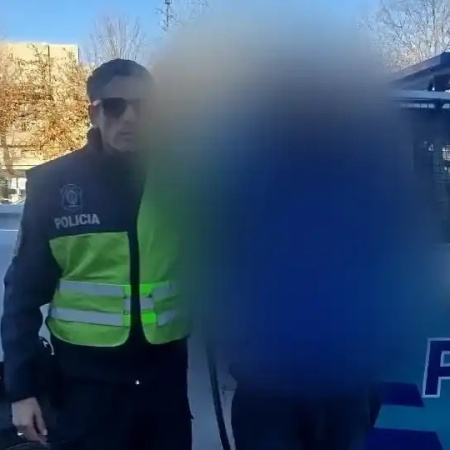 Detuvieron a un hombre acusado de golpear a su pareja mientras dormía