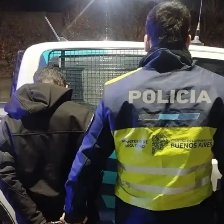 Detuvieron a un joven acusado de robar bebidas de un comercio de Avenida 75