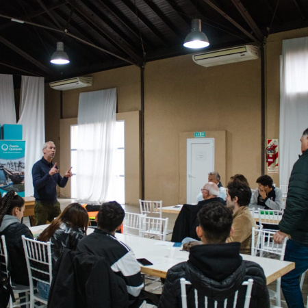 Estudiantes del Centro de Formación Laboral N° 403 conocieron el funcionamiento de Puerto Quequén