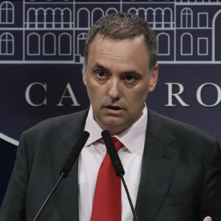 Renunció Manuel Adorni en medio del escándalo judicial y Milei pierde a uno de sus hombres más blindados