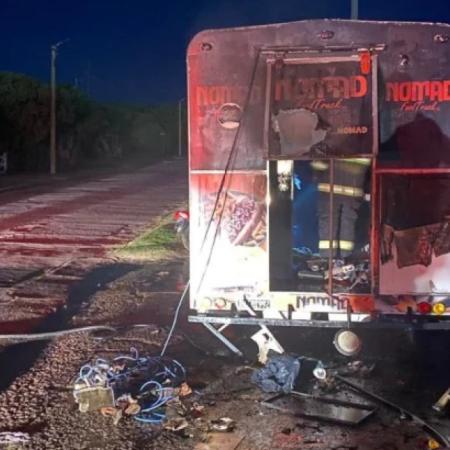 Investigan un incendio intencional que destruyó un food truck y puso en riesgo una vida de un sereno