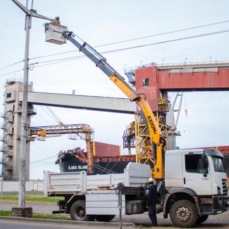 Puerto Quequén avanza en su modernización con nueva iluminación LED en la zona secundaria