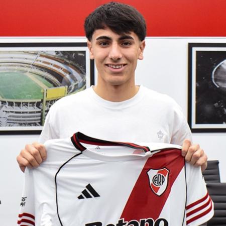 Lucas Silva firmó su primer contrato profesional con River