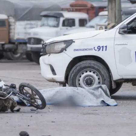 Tragedia en Quequén: un motociclista de 22 años perdió la vida tras un violento choque con un camión