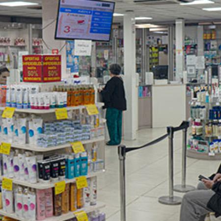 La Sociedad Española moderniza su farmacia mutual y se prepara para incorporar un robot que agilizará la atención