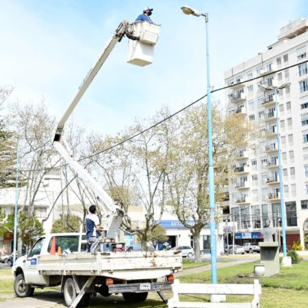 Necochea avanza con el recambio de luminarias LED para dar respuesta a reclamos acumulados desde enero
