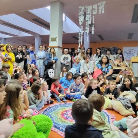 “Hoy la biblioteca cumple un rol social mucho más fuerte frente a las dificultades económicas”, afirmó Alberto Franco