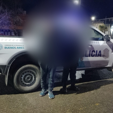 Dos rápidos operativos policiales en Necochea: recuperaron un celular y una moto robada, y secuestraron cocaína