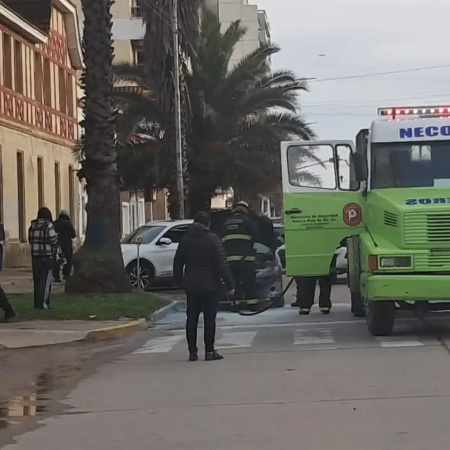Controlaron un principio de incendio en un auto en la esquina de avenida 79 y calle 4