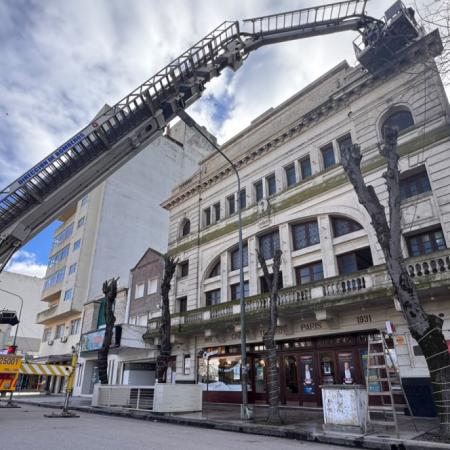 En la antesala de sus 95 años, el Cine Teatro París recuperó el brillo de su histórica fachada