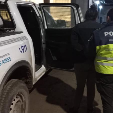 Megaoperativo en Quequén: recuperan vehículos robados, secuestran armas y detienen a una joven de 23 años