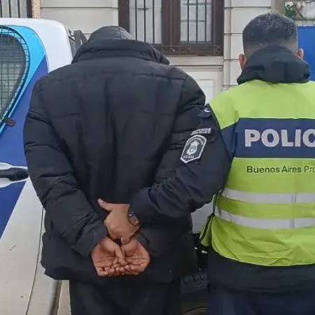 Entró a una vivienda, robó un celular y fue detenido a pocas cuadras