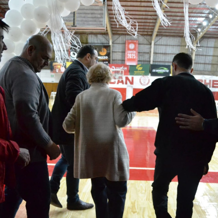 Huracán inauguró su nuevo piso flotante y homenajeó a una histórica dirigente del club