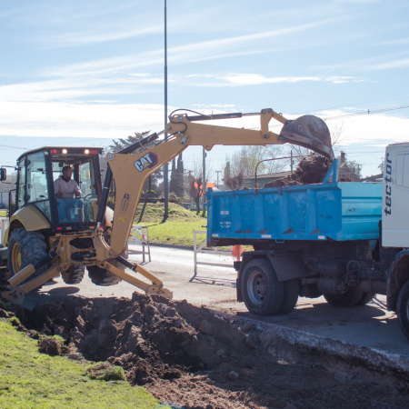 Avenida Almirante Brown: avanza la obra y ya se observa la transformación del principal acceso a Puerto Quequén