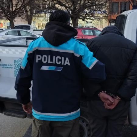 Detuvieron al acusado de robarle una moto a una mujer
