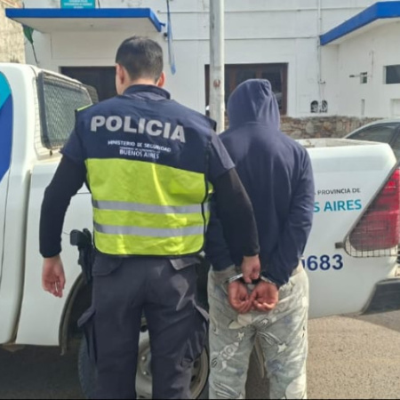 Dos hurtos en pocos minutos: aprehendieron a un joven y recuperaron un celular y una mochila en Necochea