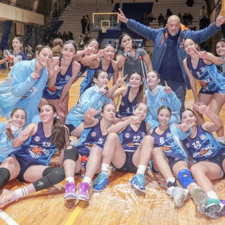 Las chicas también. La U17 de básquet femenino necochense se consagró campeón zonal