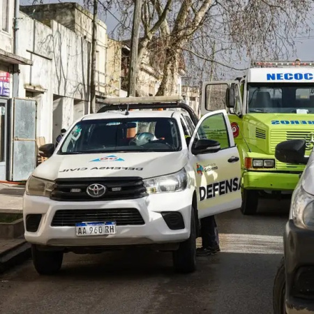 Se incendió una carpintería en calle 65 y un hombre debió ser trasladado al hospital