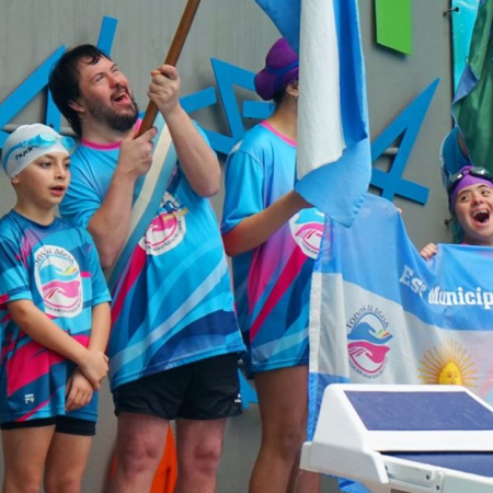 Todos al Agua celebró sus 10 años con un Nacional récord de más de 200 nadadores en Necochea