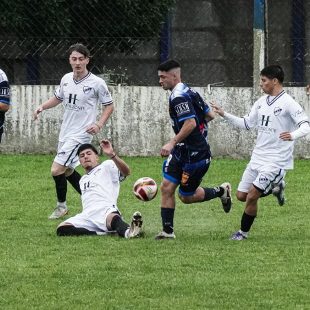Federal Amateur: Ministerio dio vuelta el partido ante Independiente y quedó como único líder
