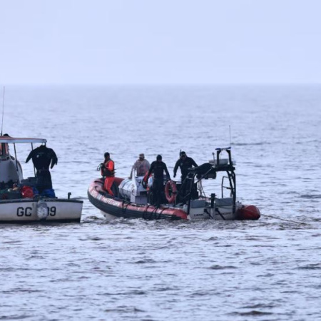 Buscan a dos kayakistas que desaparecieron durante el temporal