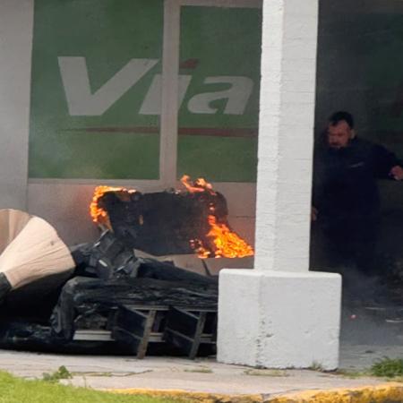 Principio de incendio en la Terminal: se prendieron fuego paquetes de Vía Cargo