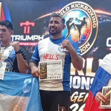 Juan "La Parka" Bernal se consagró doble campeón mundial de kickboxing en Colombia y marcó un hito para el deporte local
