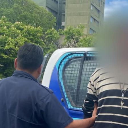 Trapito amenazó a una mujer tras subirse al techo de su camioneta y terminó aprehendido
