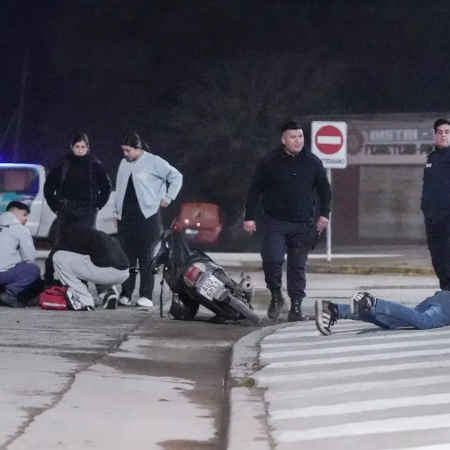 Dos motociclistas resultaron heridos tras un fuerte choque en Quequén