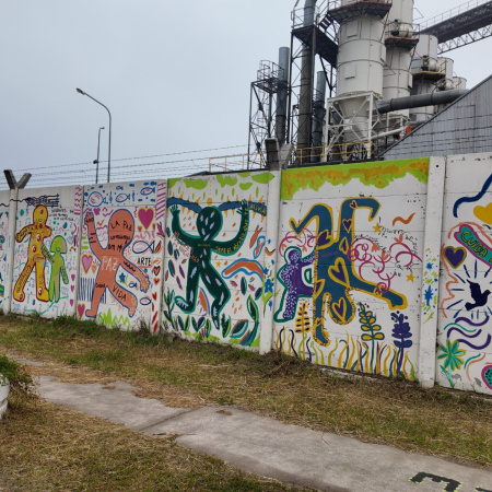 Inauguraron en Quequén el mural colectivo “Pintando la Paz” contra la violencia y el uso de armas