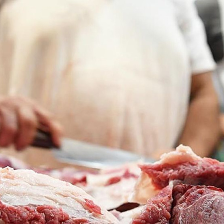 Nos salen dólares por las orejas, pero el consumo de carne cayó hasta un 40%