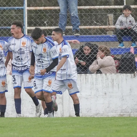 Gran triunfo de Ministerio que venció a Independiente de San Cayetano y quedó a un paso del segundo puesto