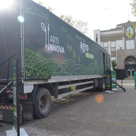 El camión interactivo de Larti Innova volvió al distrito con una amplia propuesta educativa para estudiantes secundarios
