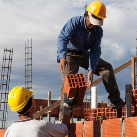La construcción perdió casi 4.000 empleos formales en julio y volvió a niveles inferiores a los de 2025