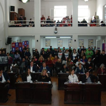 Colectivos, seguridad y cuidacoches: el Concejo se prepara para una semana de definiciones