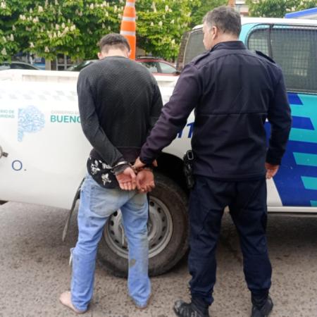 Detuvieron a un joven de 22 años que tenía dos órdenes de captura vigentes