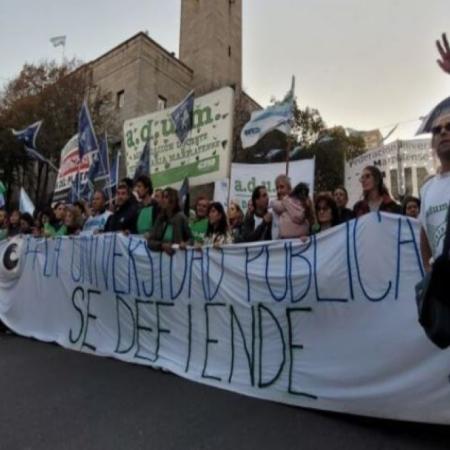 Necochea se suma a la Marcha Federal Universitaria con una movilización en defensa de la educación pública